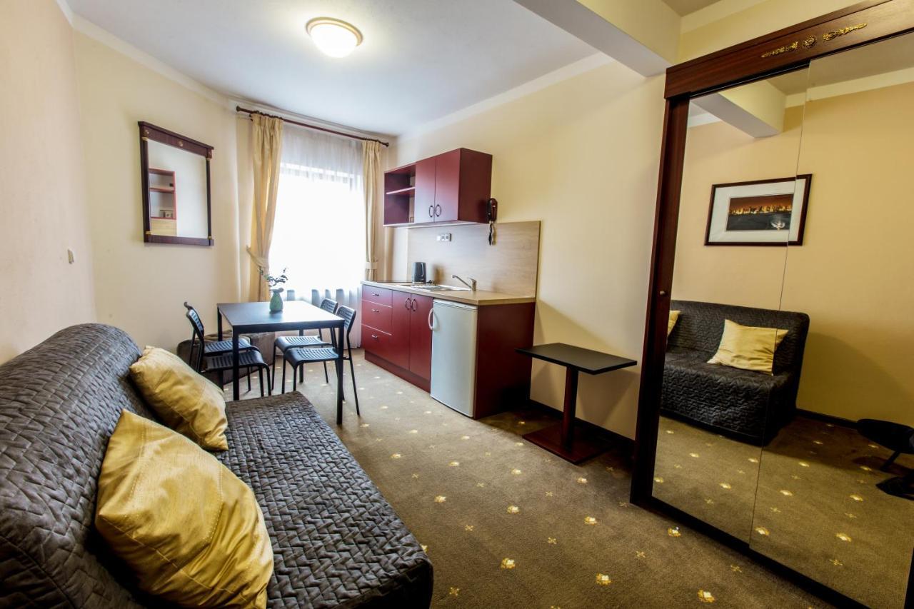 Hotel&Apartments U Černého orla Třebíč Buitenkant foto