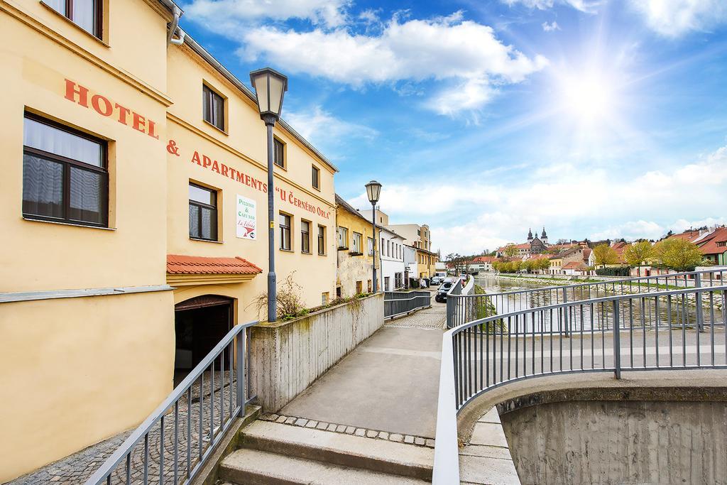 Hotel&Apartments U Černého orla Třebíč Buitenkant foto